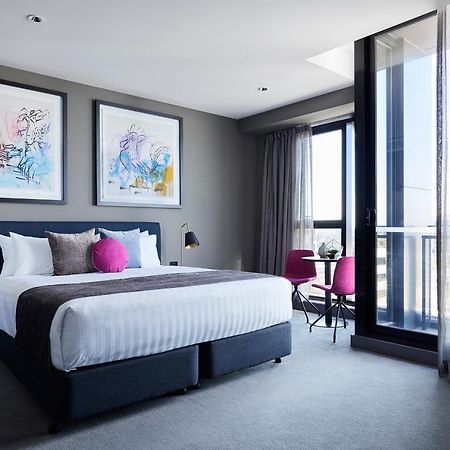 Art Series - The Chen Box Hill Εξωτερικό φωτογραφία A bedroom at the Hotel