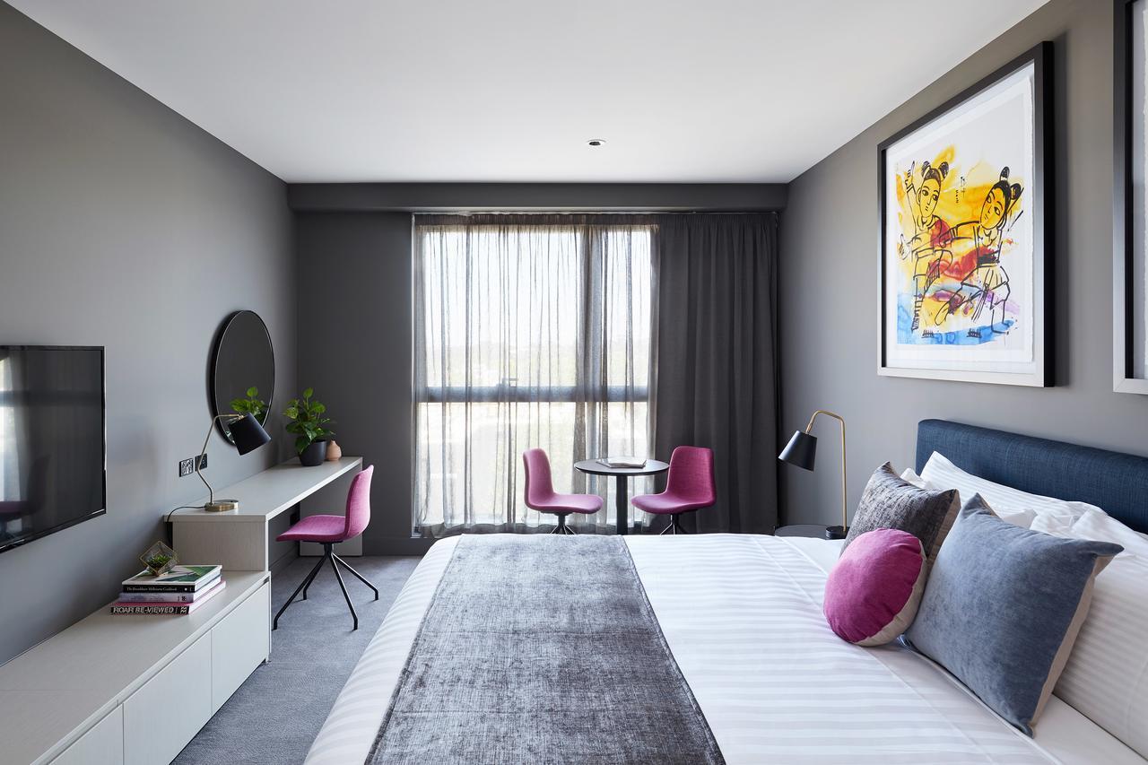 Art Series - The Chen Box Hill Εξωτερικό φωτογραφία A room at the hotel