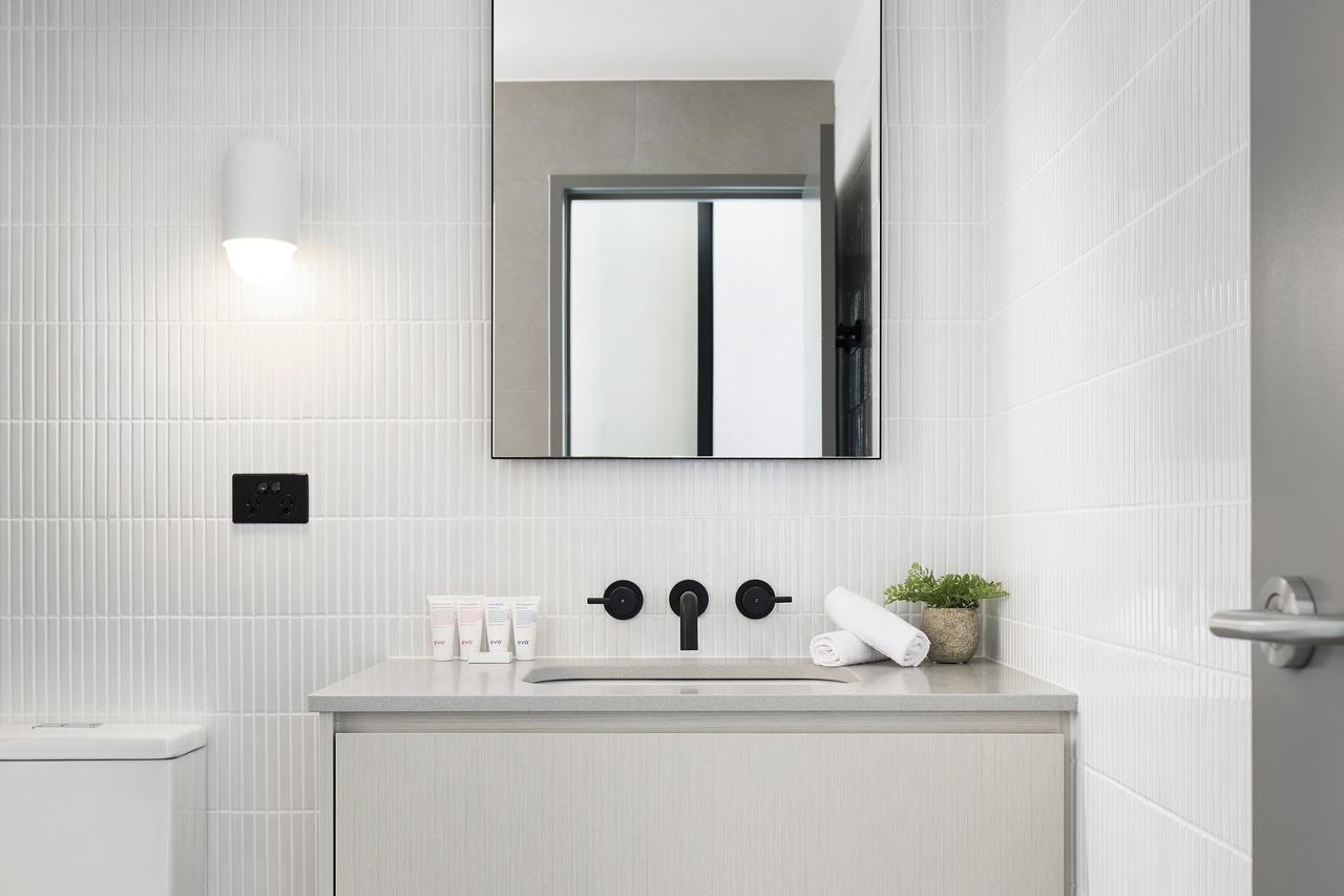 Art Series - The Chen Box Hill Εξωτερικό φωτογραφία Bathroom with white subway tiles