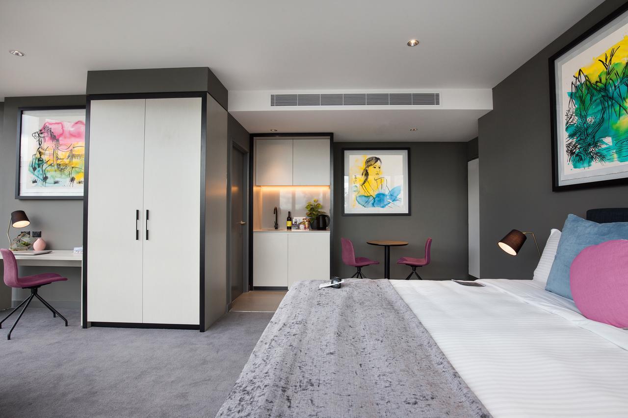 Art Series - The Chen Box Hill Εξωτερικό φωτογραφία A room at the hotel