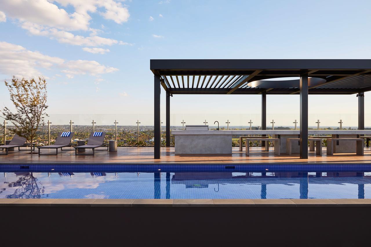 Art Series - The Chen Box Hill Εξωτερικό φωτογραφία Rooftop pool