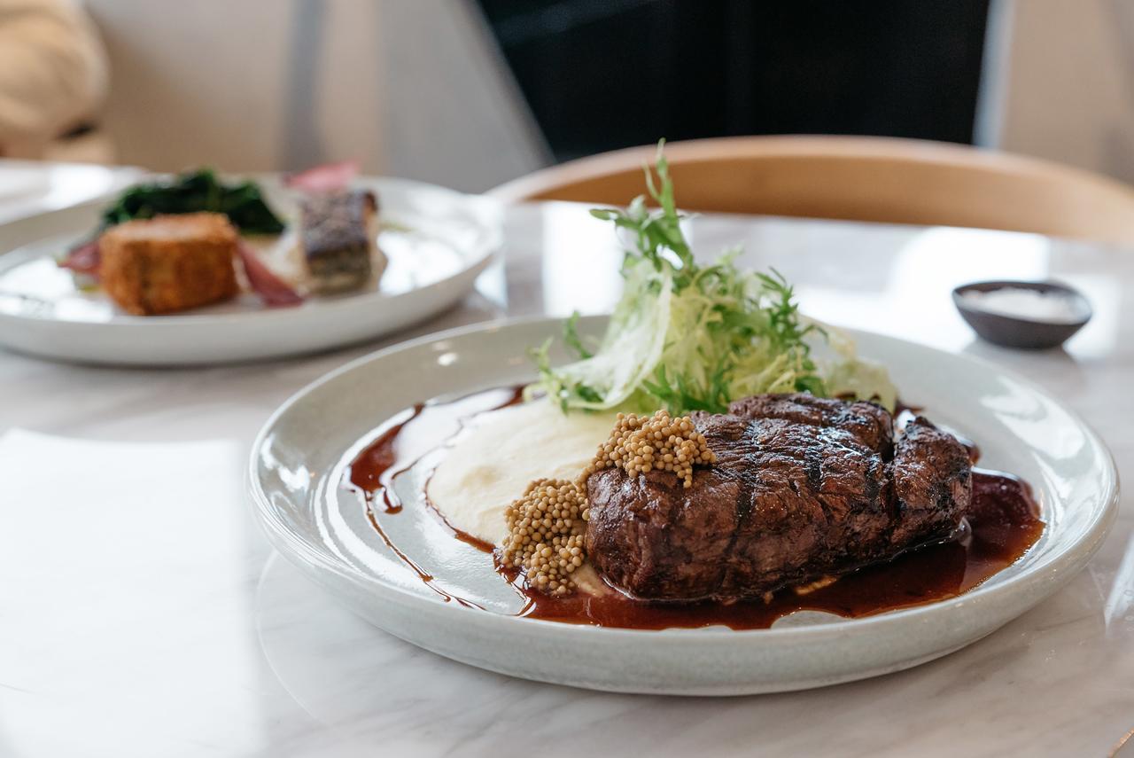 Art Series - The Chen Box Hill Εξωτερικό φωτογραφία A steak at the restaurant